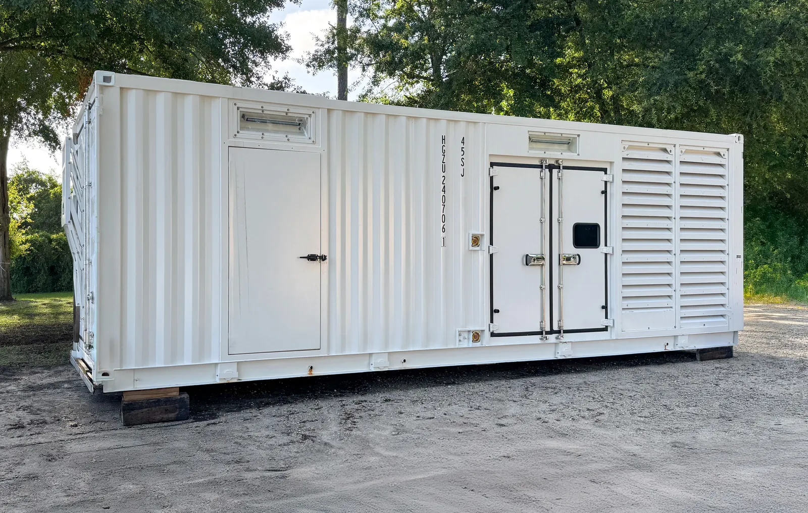 1 1000kw mtu industrial generator unit 092102 exterior