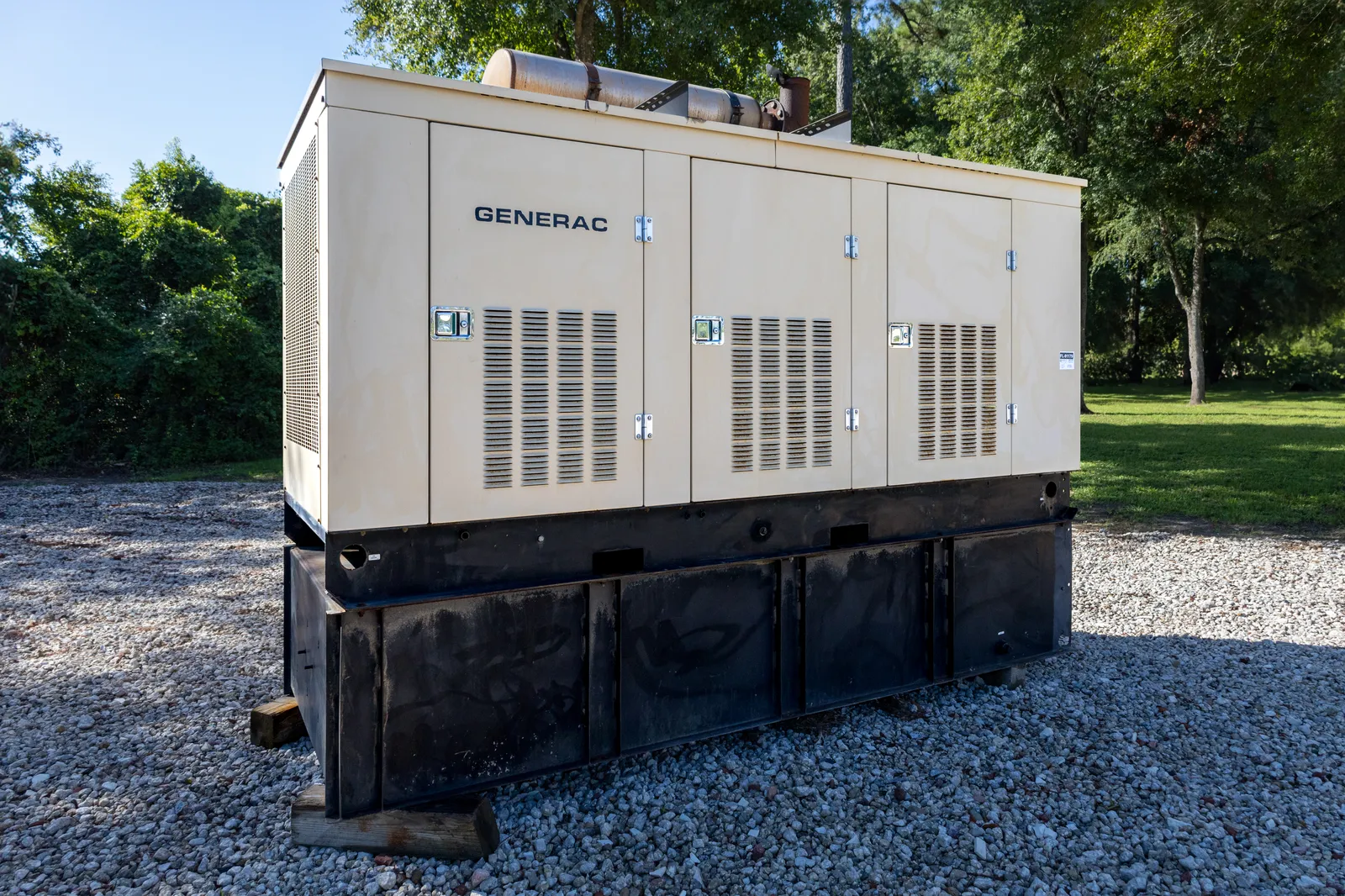1 200kw generac industrial generator unit 091179 exterior