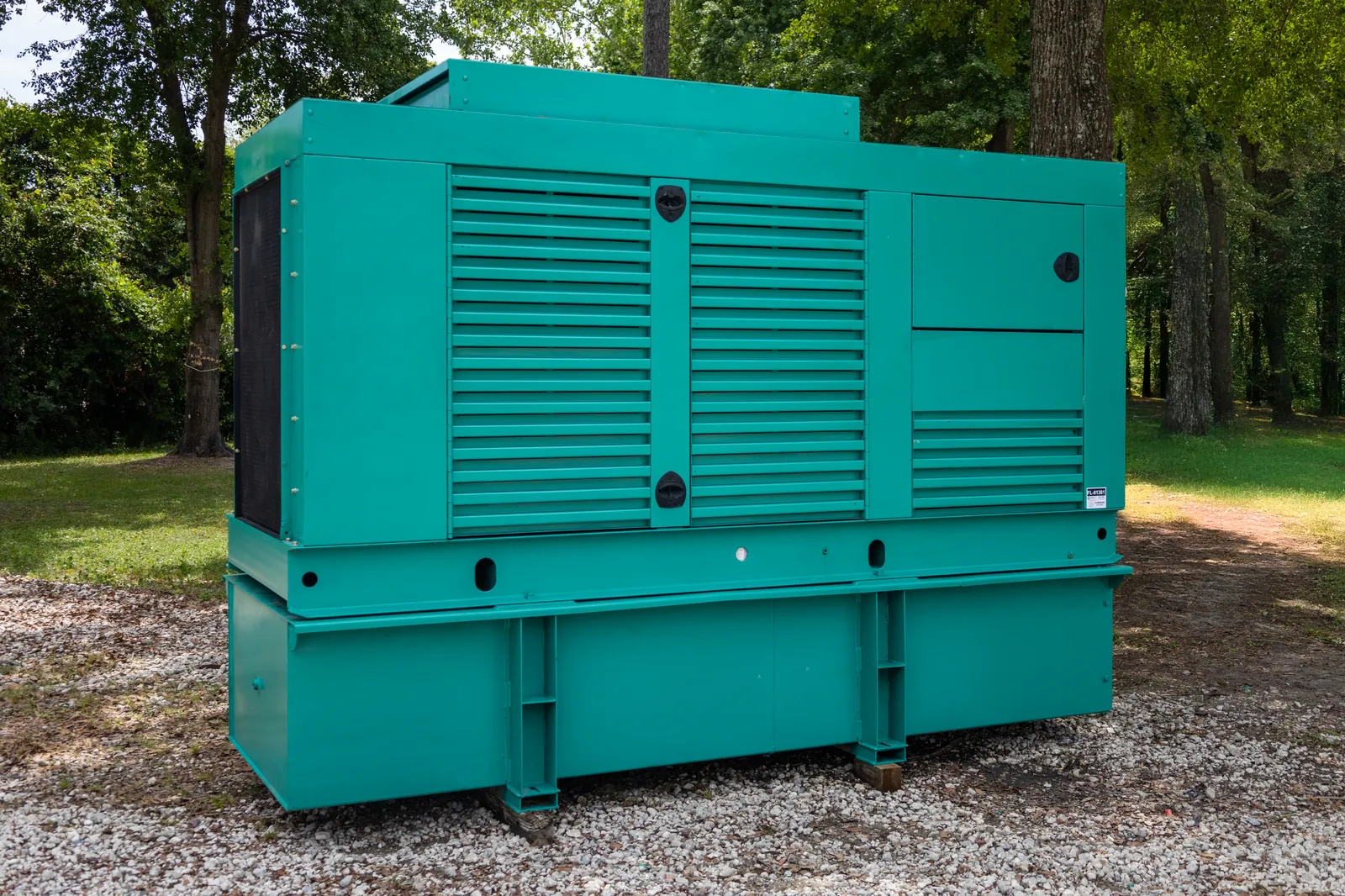 1 250kw cummins industrial generator unit 091381 exterior 1