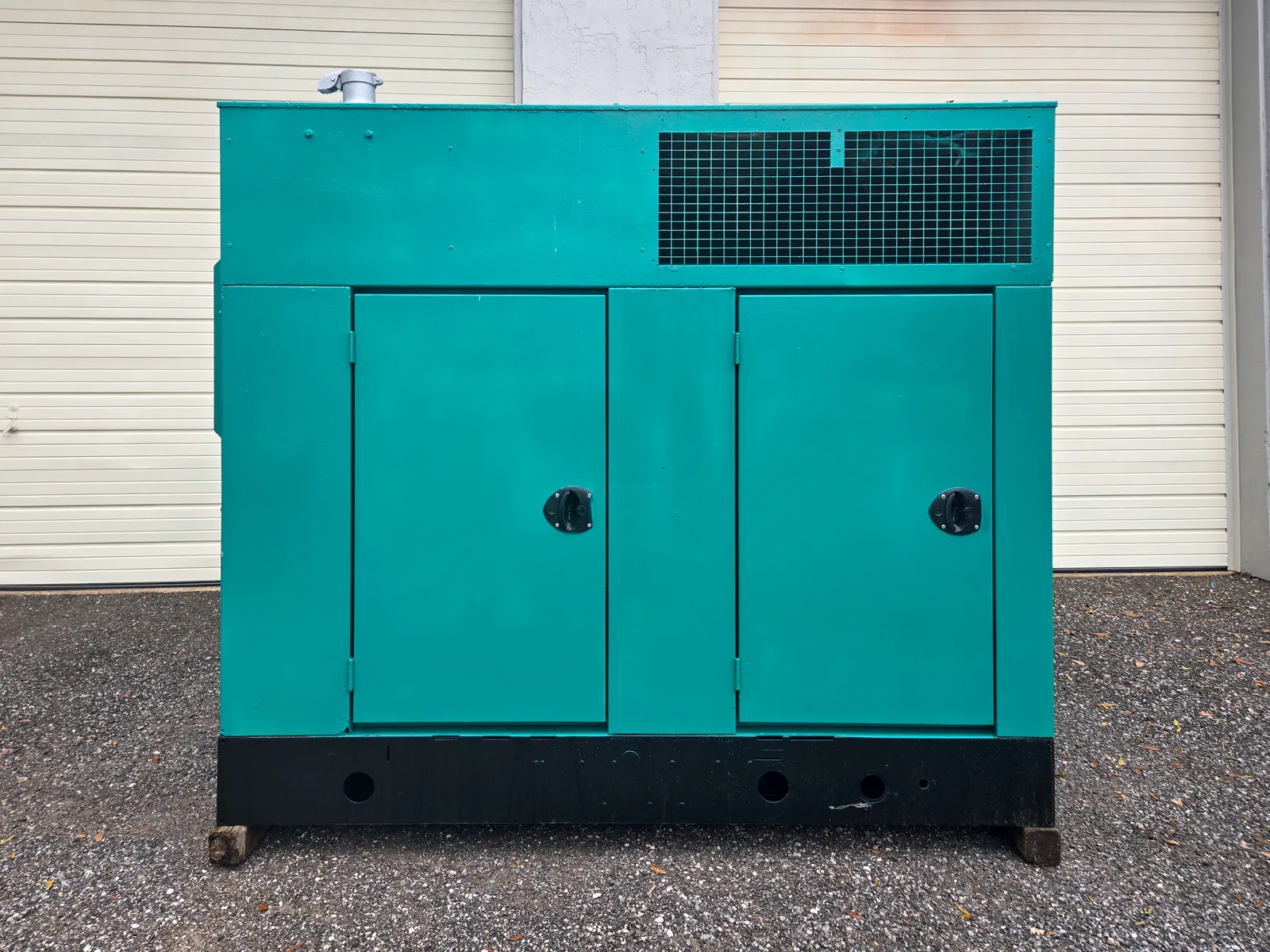 1 35kw cummins industrial generator unit 090931 exterior