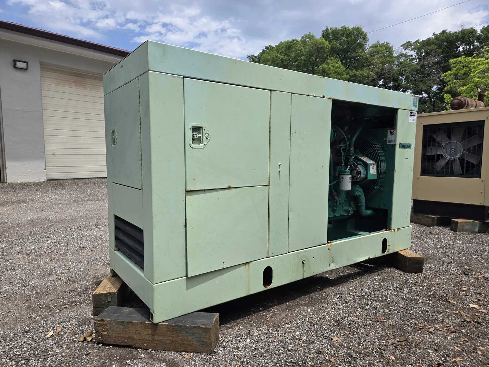 2 100kw cummins industrial generator unit 092270 exterior