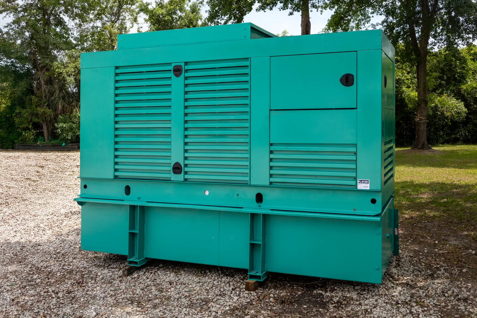 2 250kw cummins industrial generator unit 091381 exterior
