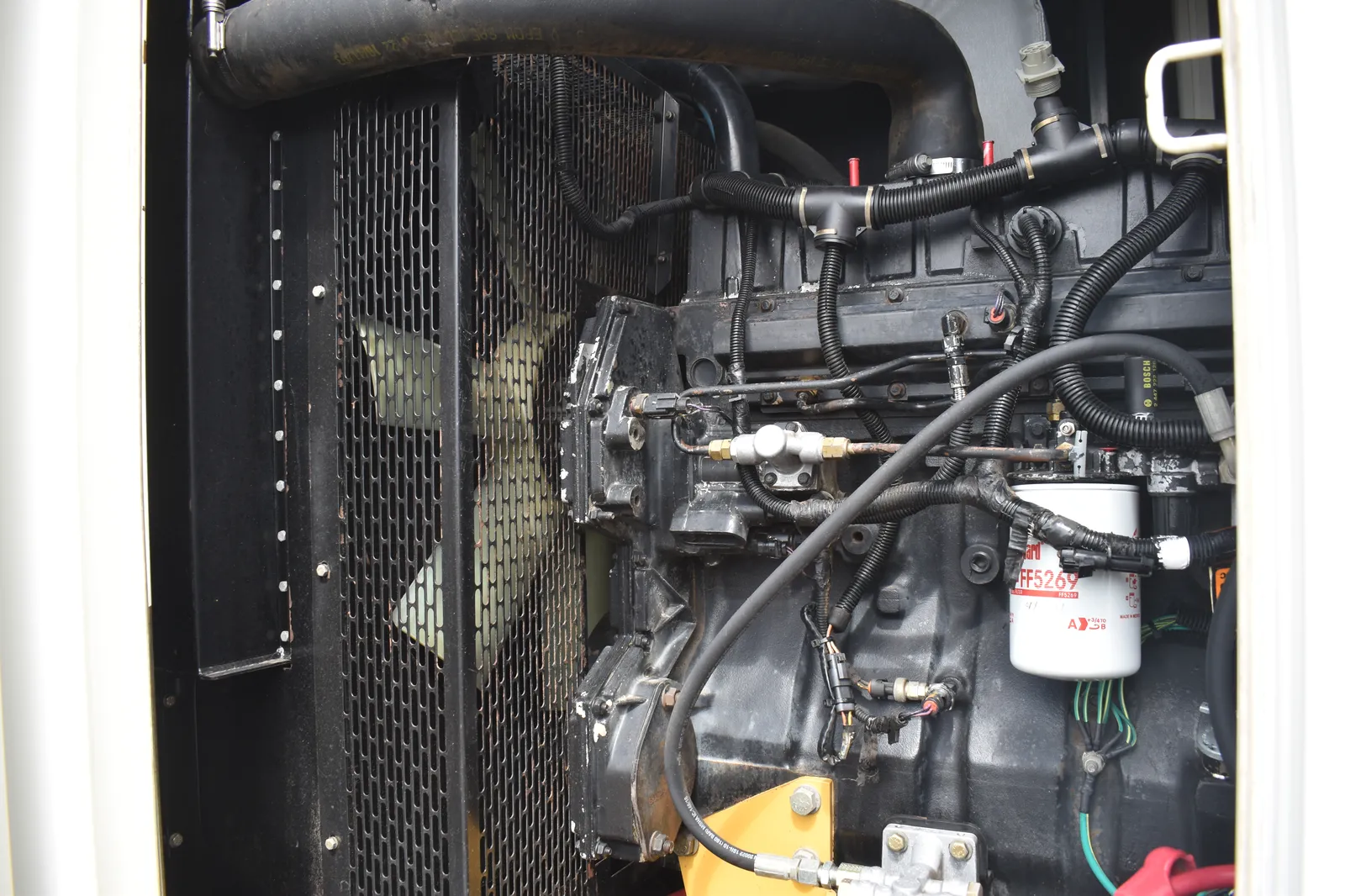 3 200kw caterpillar industrial generator unit 090179 engine