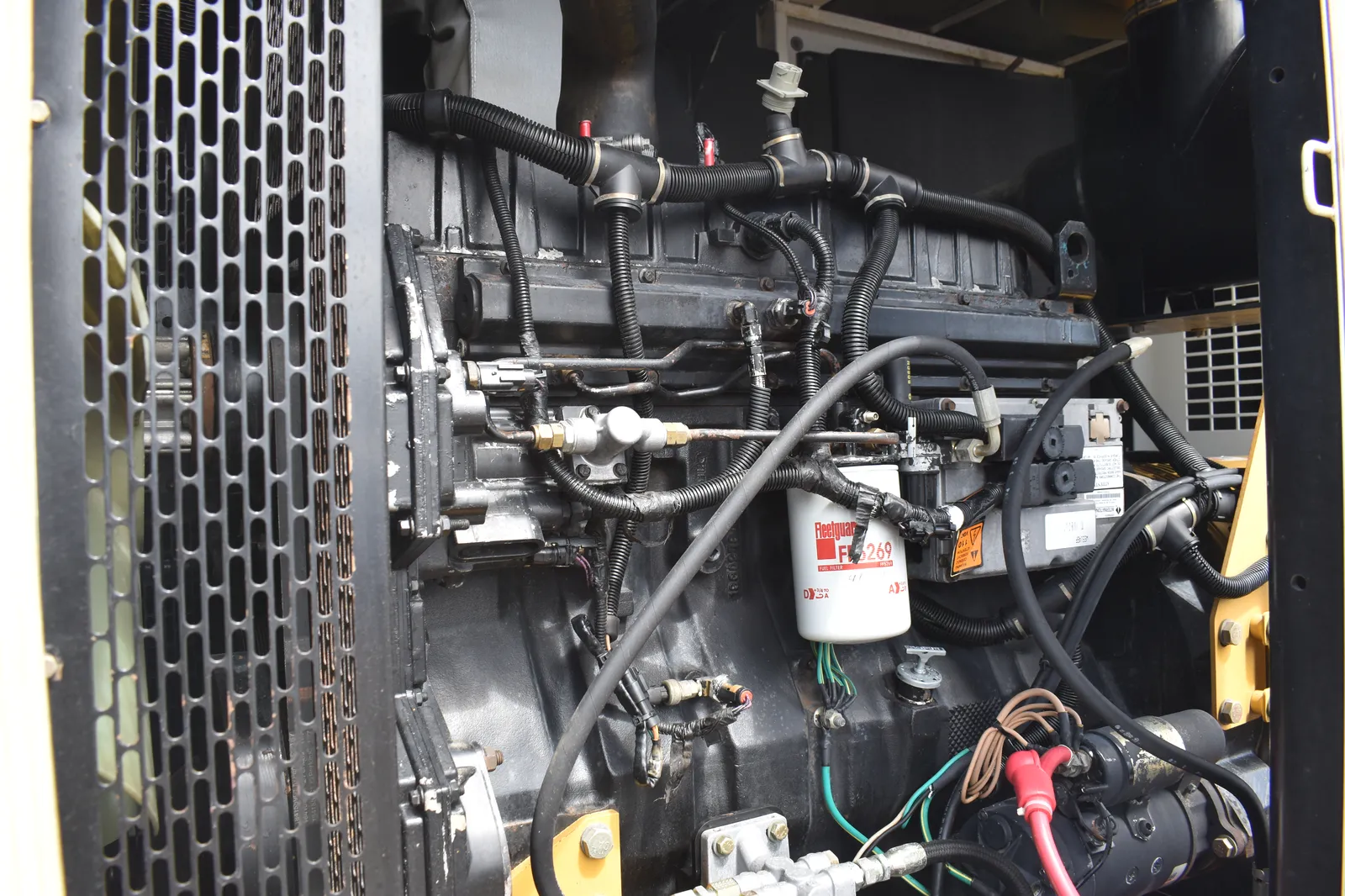 4 200kw caterpillar industrial generator unit 090179 engine