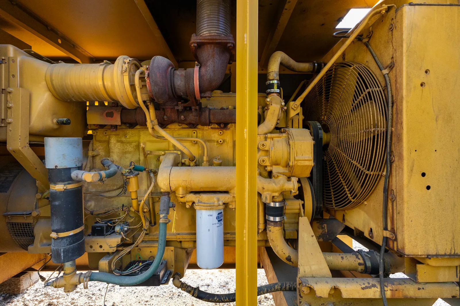4 300kw caterpillar industrial generator unit 089846 engine