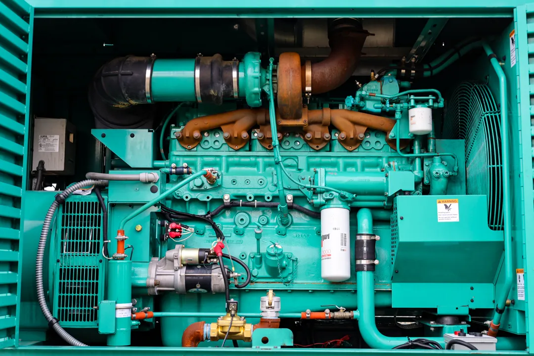 4 300kw cummins industrial generator unit 092204 engine