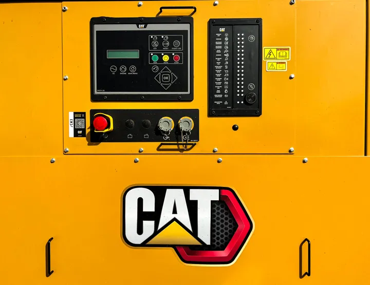 5 1000kw caterpillar industrial generator unit 071381 control panel