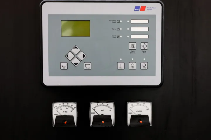5 1000kw mtu industrial generator unit 089962 control panel