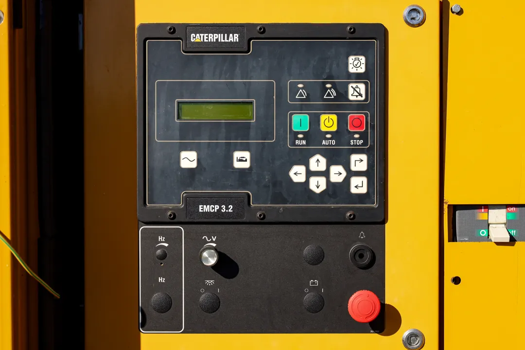 5 150kw caterpillar industrial generator unit 092119 control panel