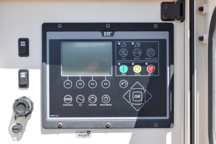 5 182kw caterpillar industrial generator unit 090010 control panel