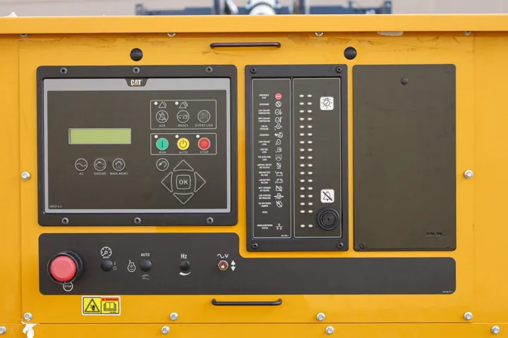 5 2000kw caterpillar industrial generator unit 091773 control panel