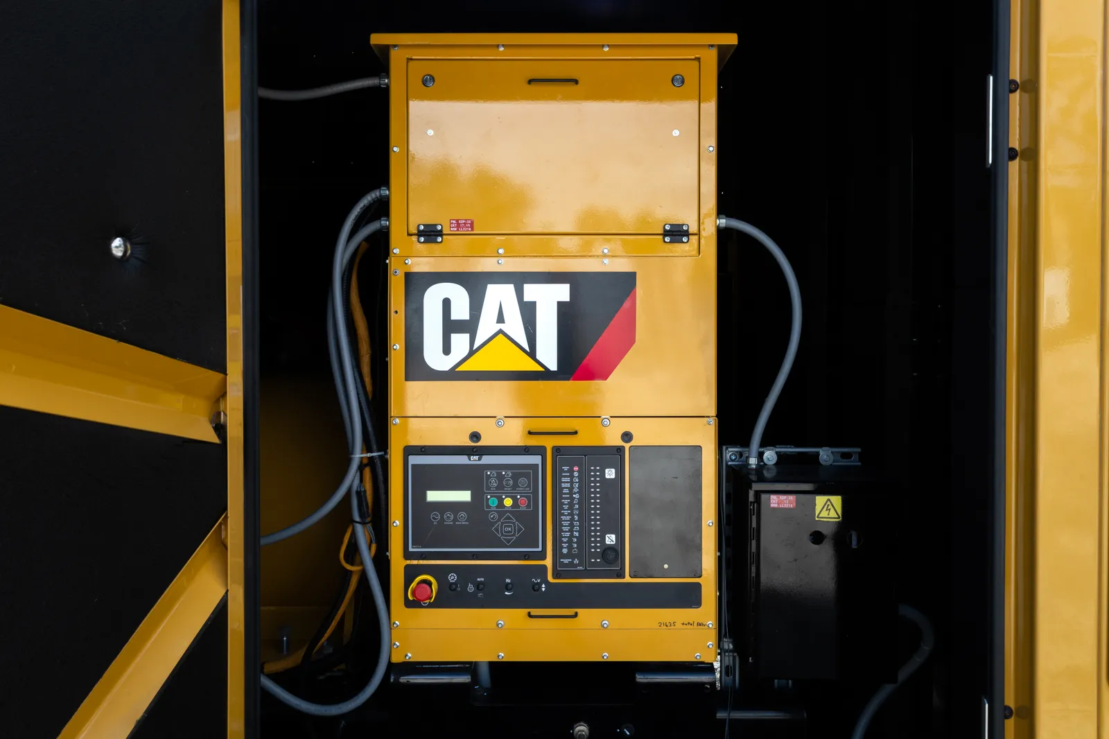 5 750kw caterpillar industrial generator unit 091550 controls