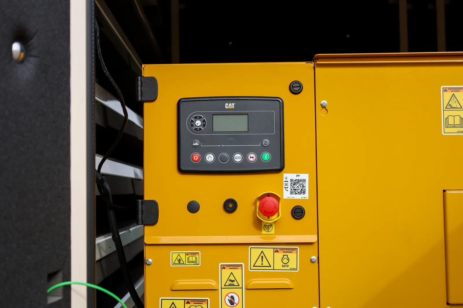 5 1250kw caterpillar industrial generator unit 092456 control panel