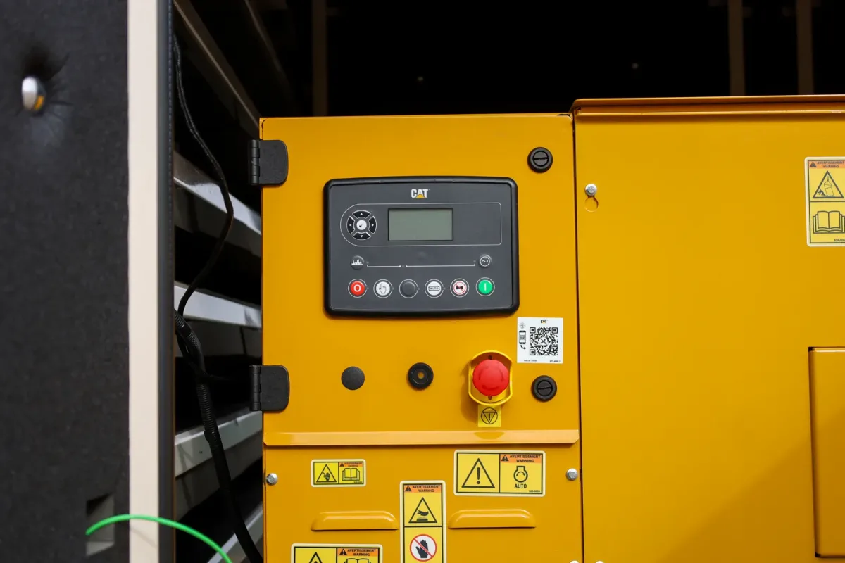5 1250kw caterpillar industrial generator unit 092456 controls