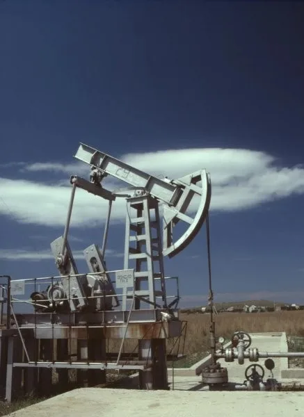 oil derrick