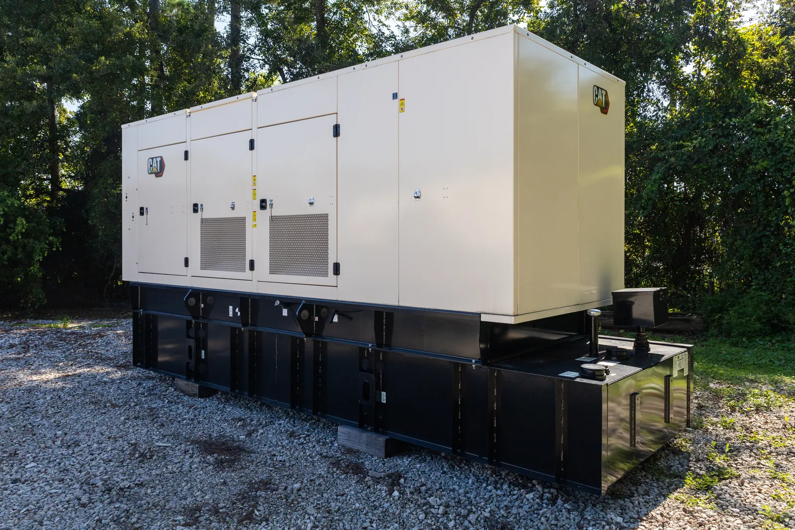 2 600kw caterpillar industrial generator unit 092640 exterior