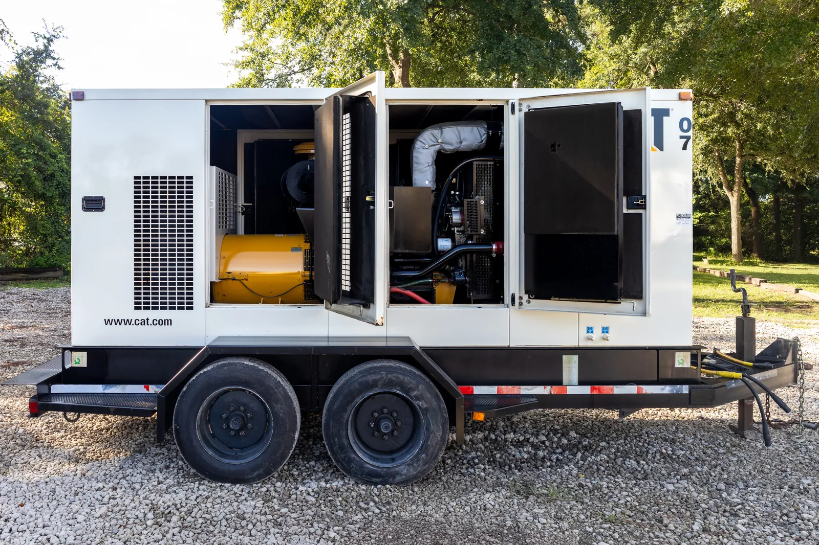 3 200kw caterpillar industrial generator unit 092619 engine