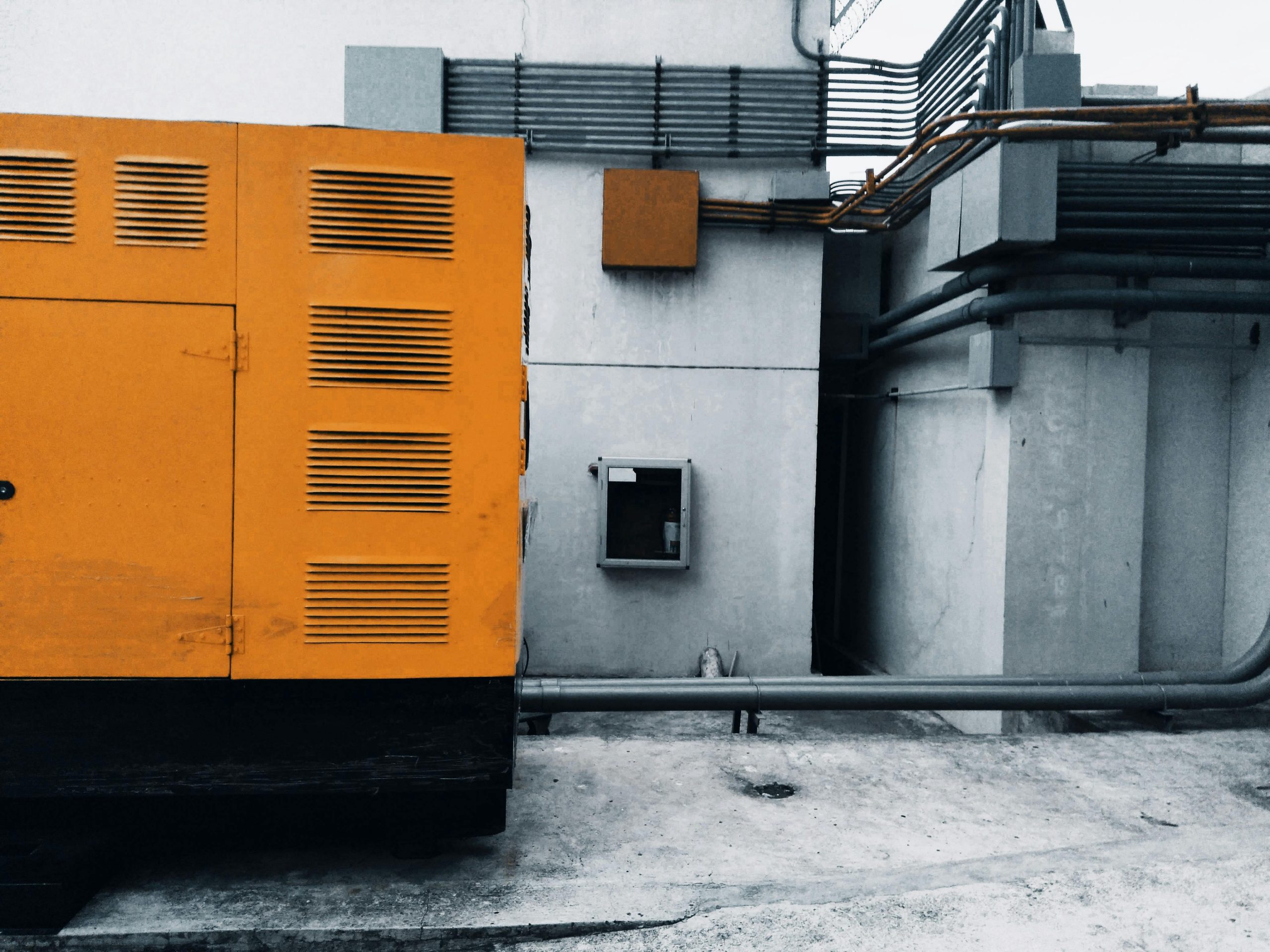 Case Study - A Full-Service Emergency Response for Power, Logistics, and Repair 1 Emergency Power Crane Logistics and Off Site Generator Repair scaled