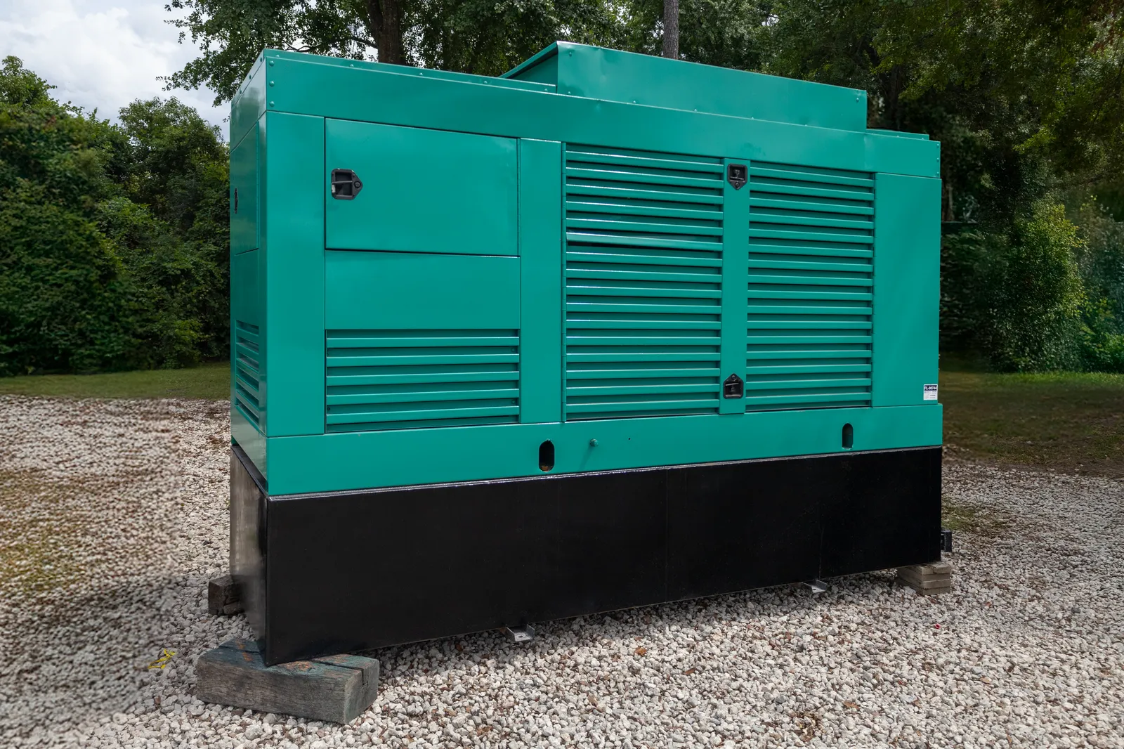 1 350kw cummins industrial generator unit 090744 exterior