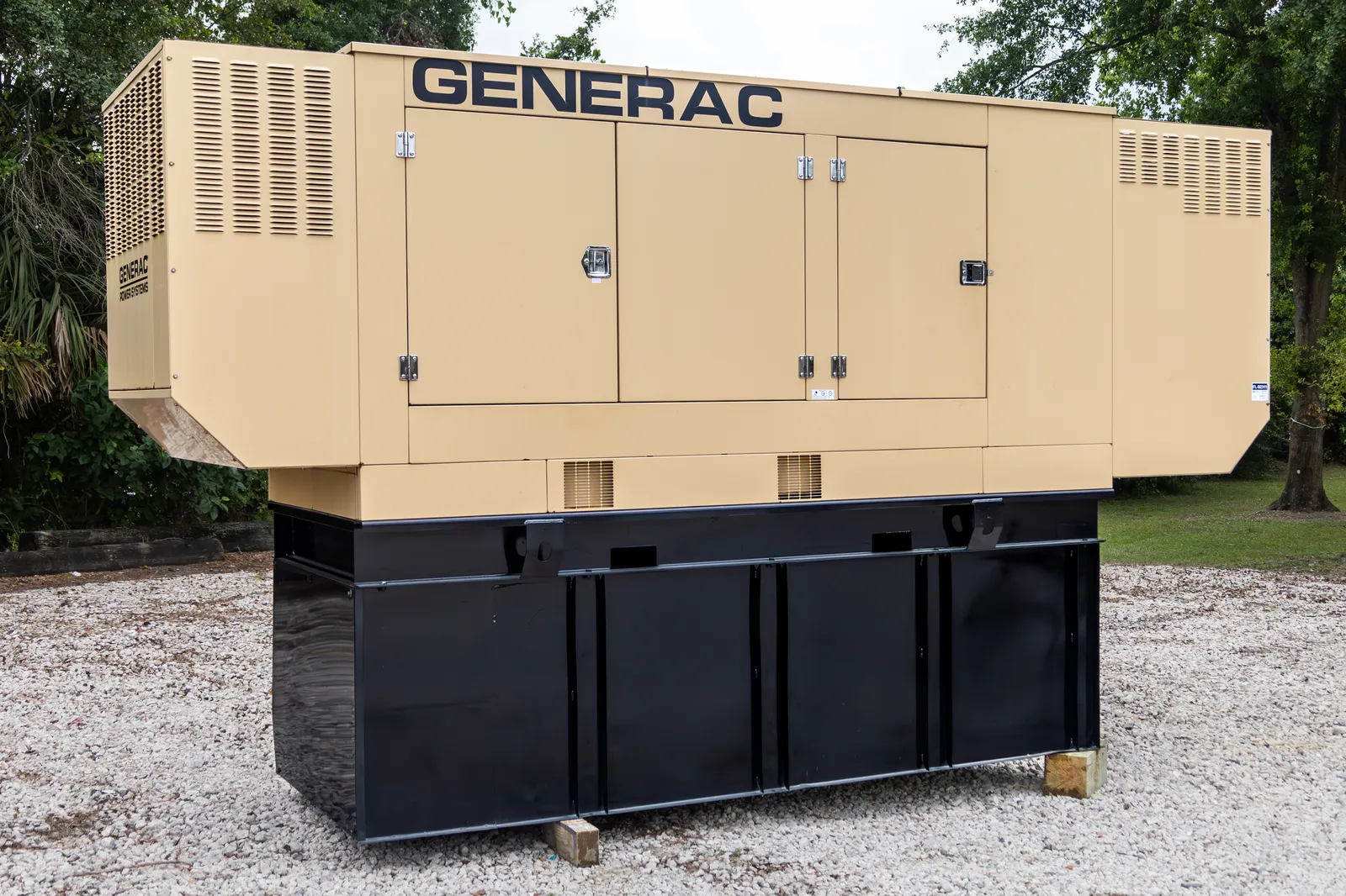 1 350kw generac industrial generator unit 092311 exterior