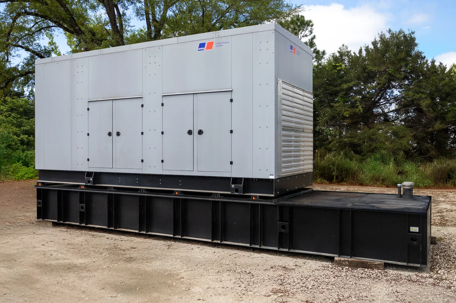 2 1000kw mtu industrial generator unit 092140 exterior