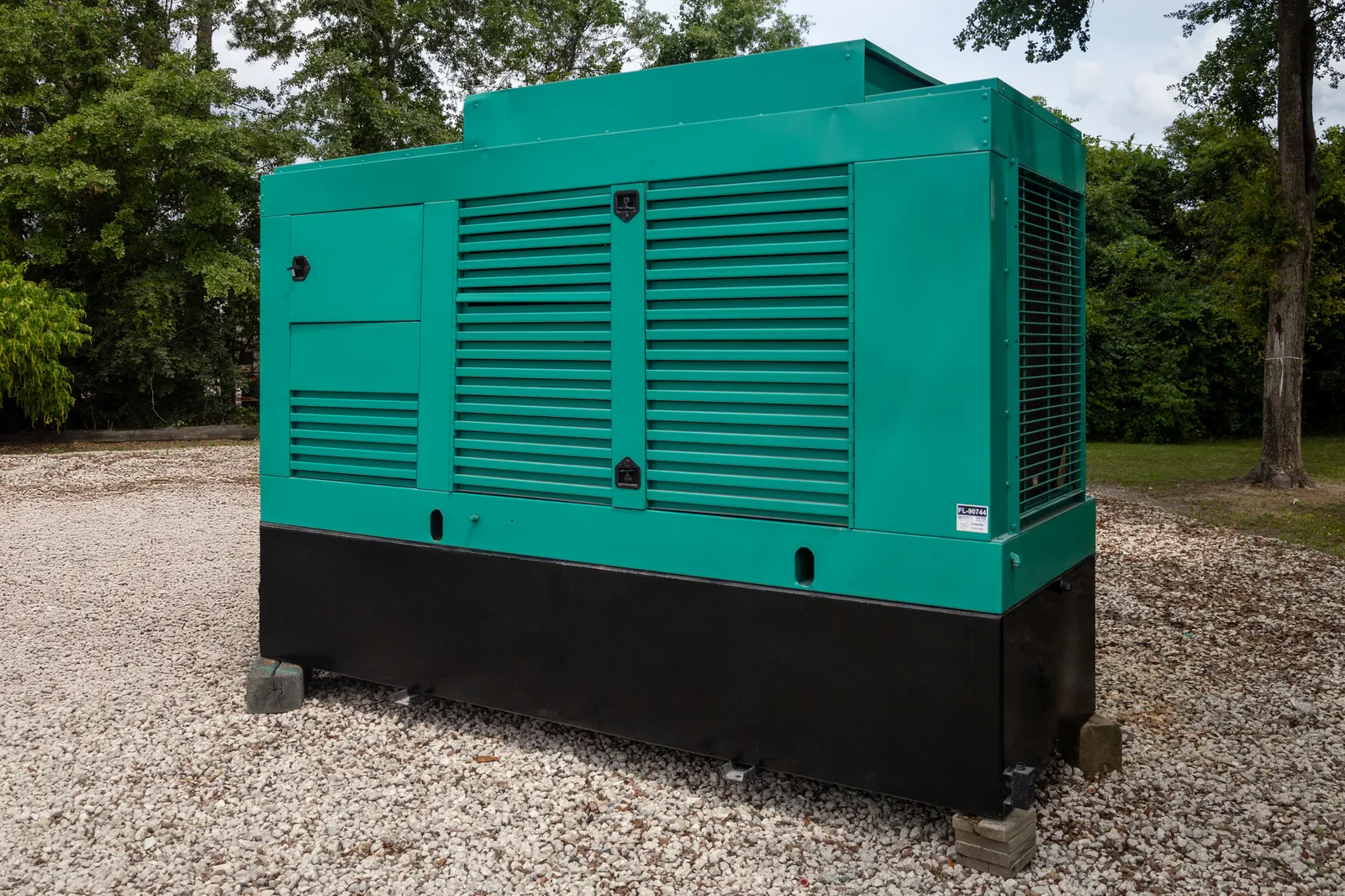 2 350kw cummins industrial generator unit 090744 exterior