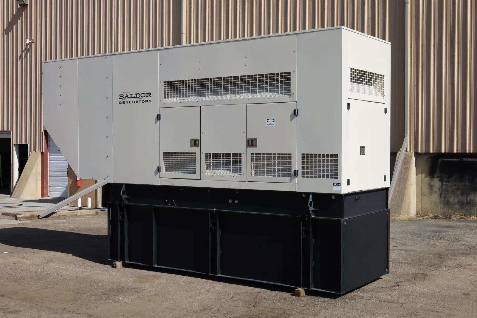 2 500kw baldor industrial generator unit 092209 exterior