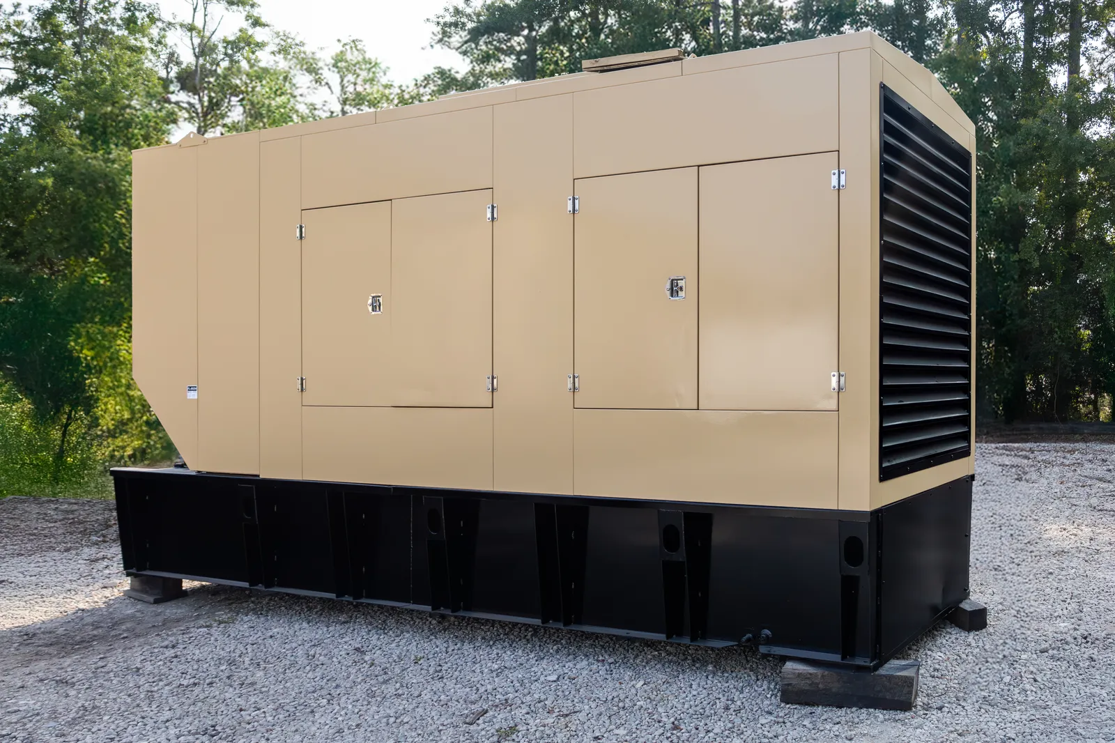2 600kw generac industrial generator unit 089254 exterior