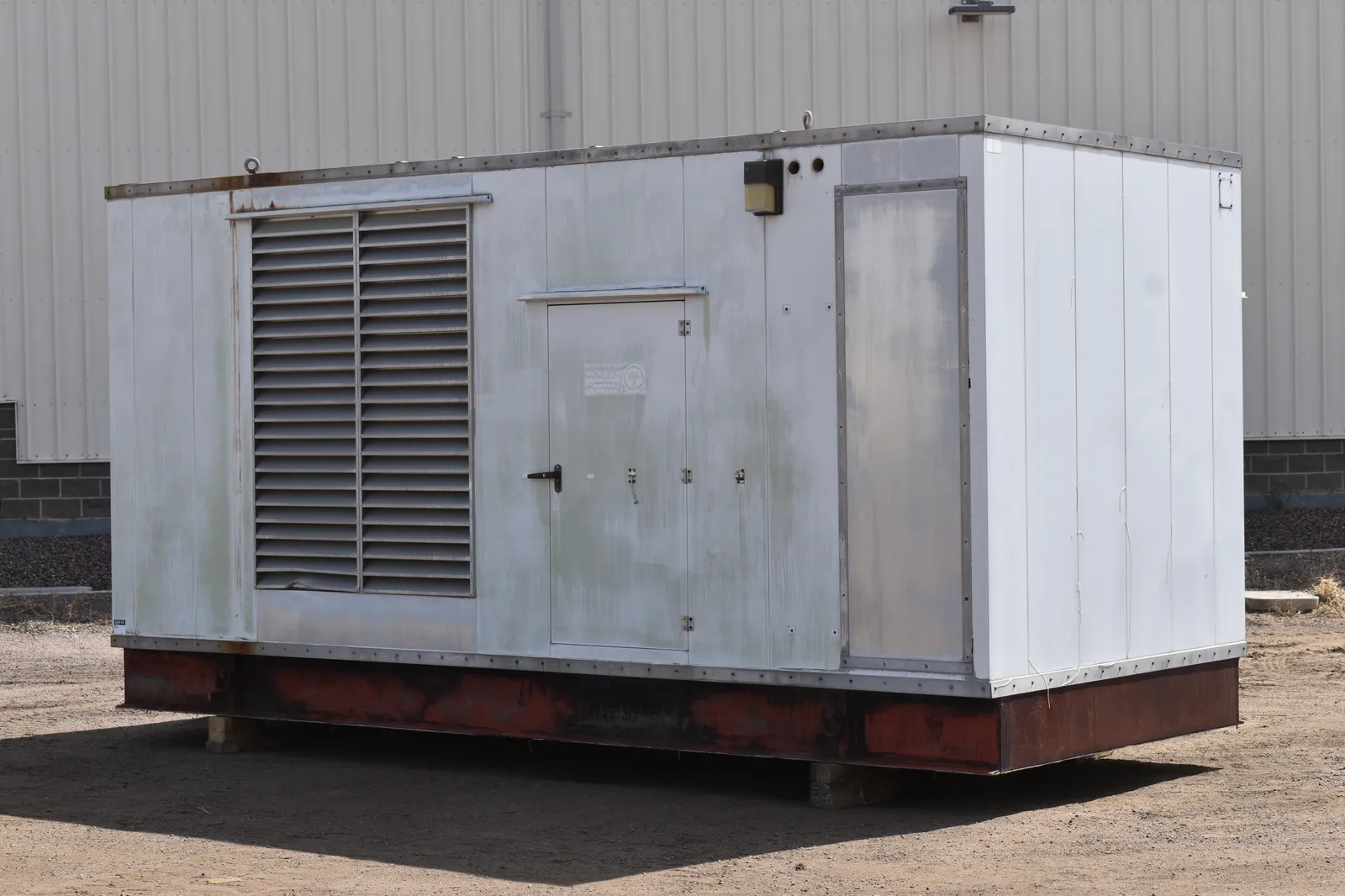 2 750kw cummins industrial generator unit 089819 exterior