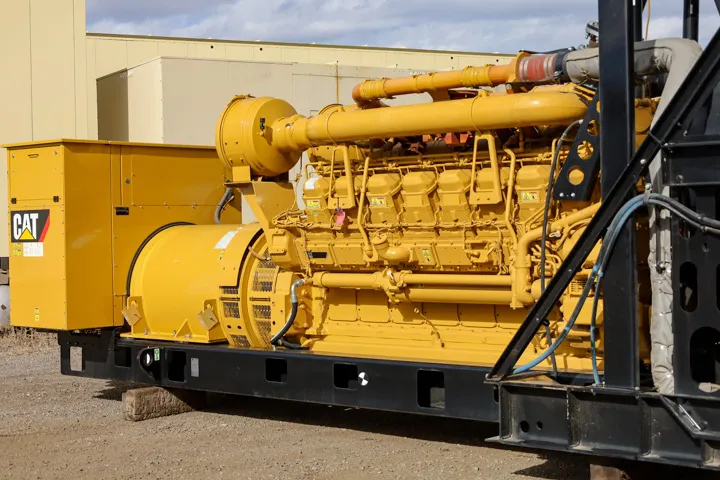 3 2000kw caterpillar industrial generator unit 091773 engine