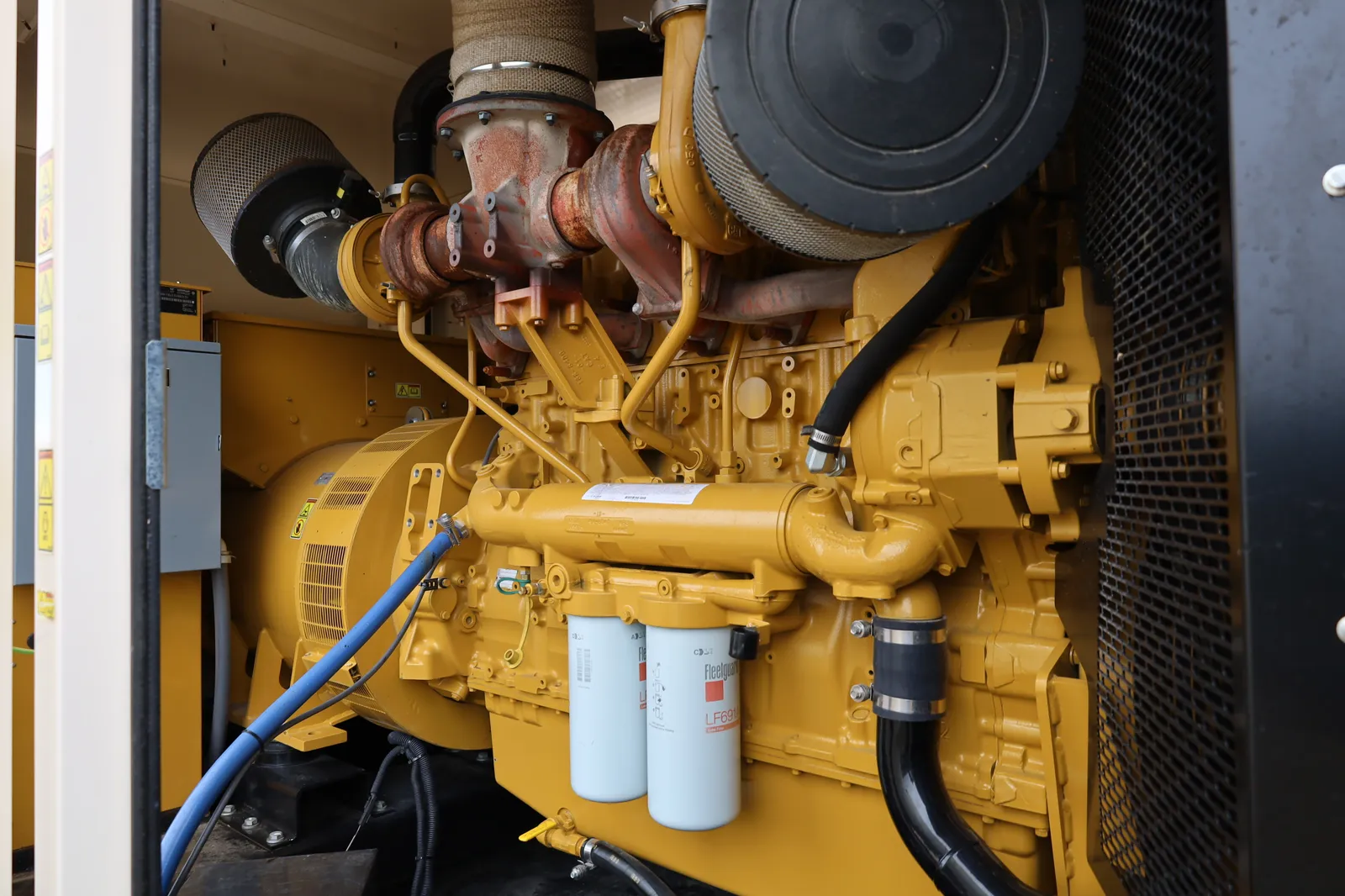 3 550kw caterpillar industrial generator unit 092025 engine