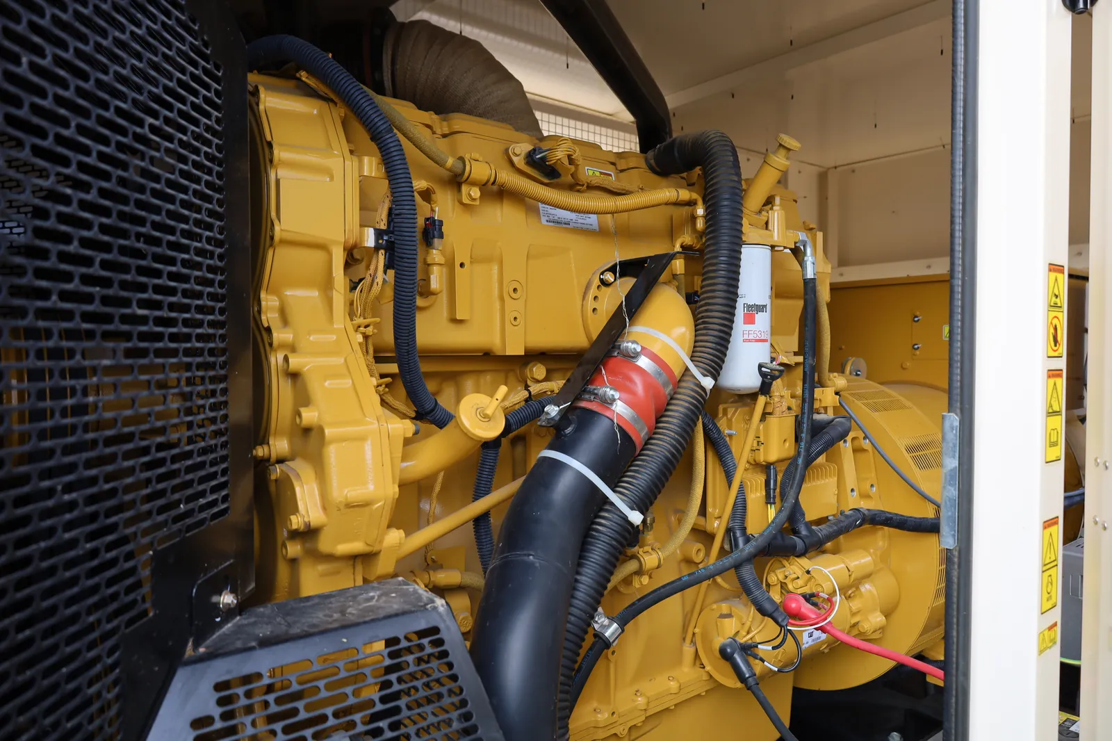 4 550kw caterpillar industrial generator unit 092025 engine
