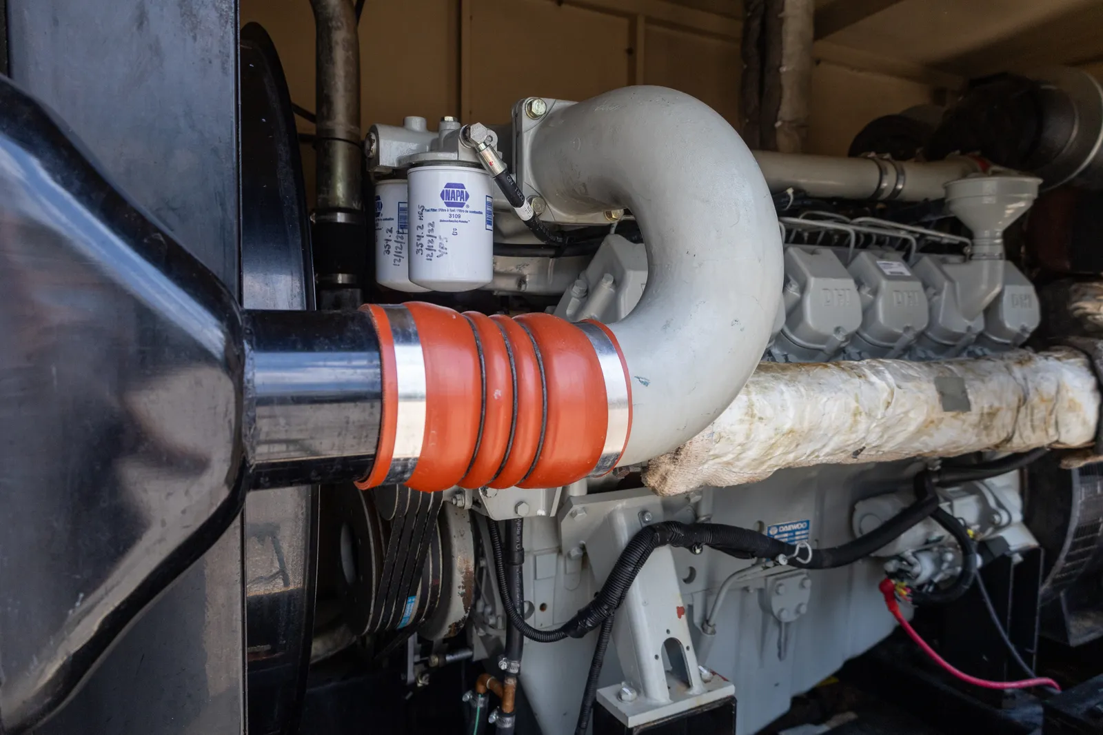 4 600kw generac industrial generator unit 091243 engine