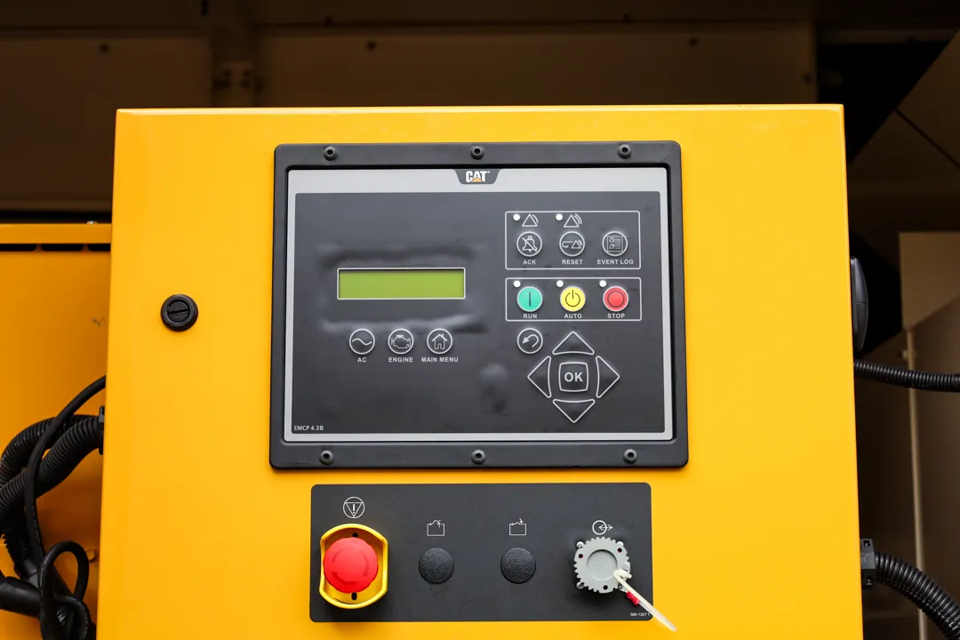 5 350kw caterpillar industrial generator unit 092334 control panel