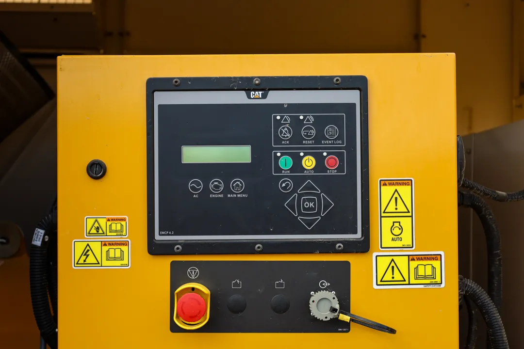 5 550kw caterpillar industrial generator unit 092025 control panel
