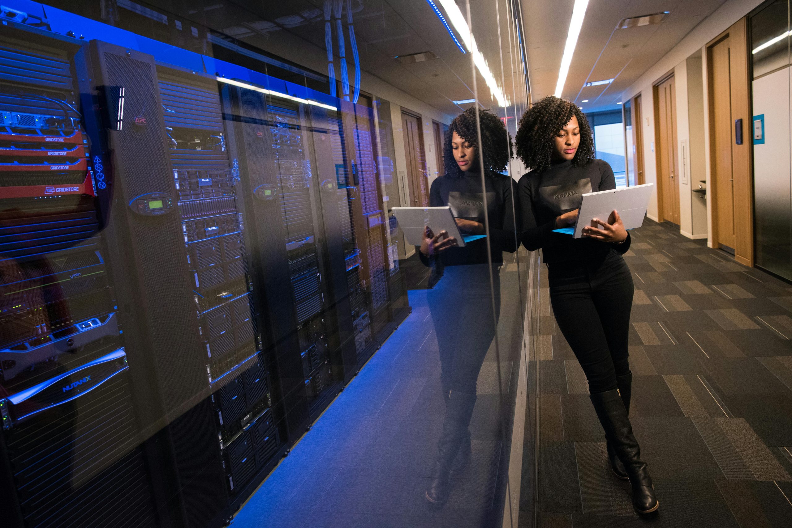 The Complete Guide to Generator Sizing & Redundancy for Tier III & Tier IV Data Centers 1 Data Center Operations in Action scaled