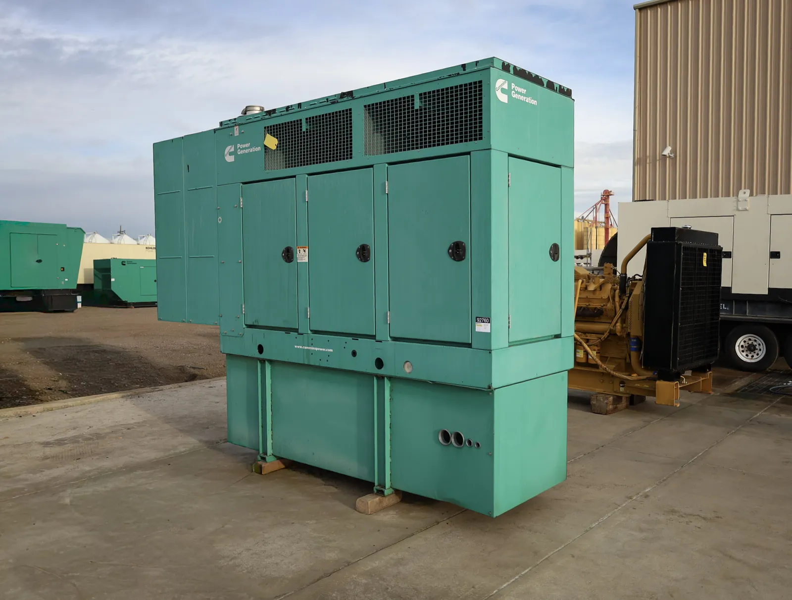 2 200kw cummins industrial generator unit 092760 exterior