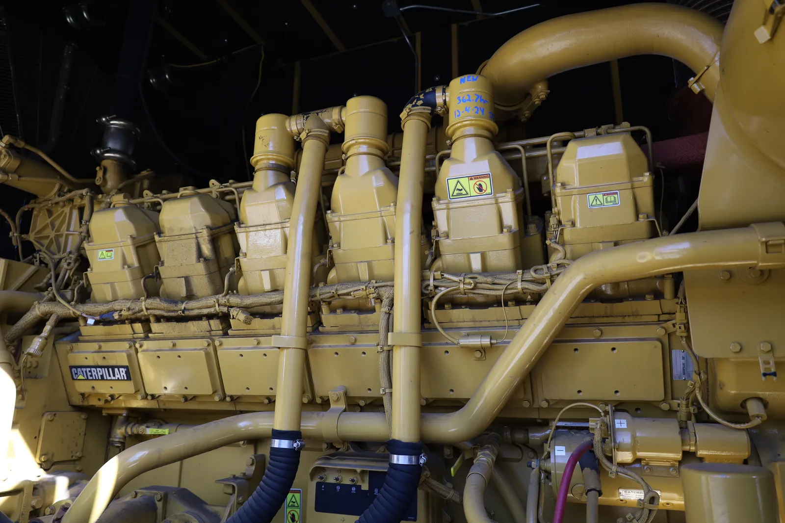 4 1250kw caterpillar industrial generator unit 093010 engine