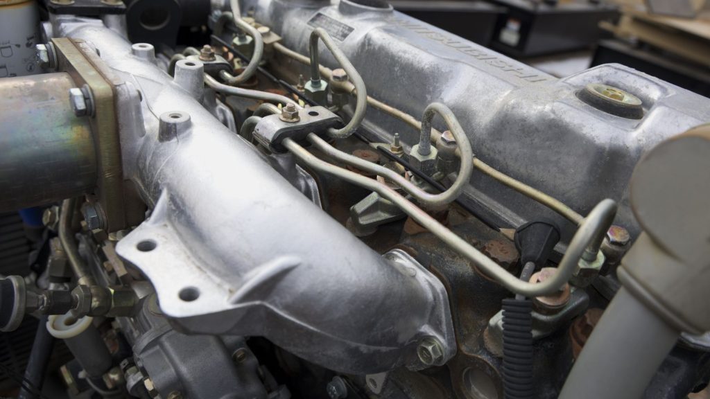 Thermal imaging camera detecting exhaust manifold leaks Thermal imaging camera detecting exhaust manifold leaks