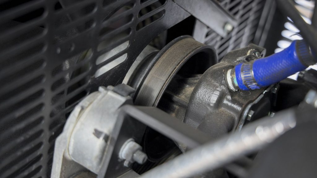 Belt tension gauge measuring fan belt condition