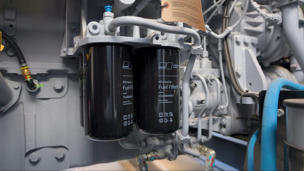 Fuel pressure gauge testing filter restriction