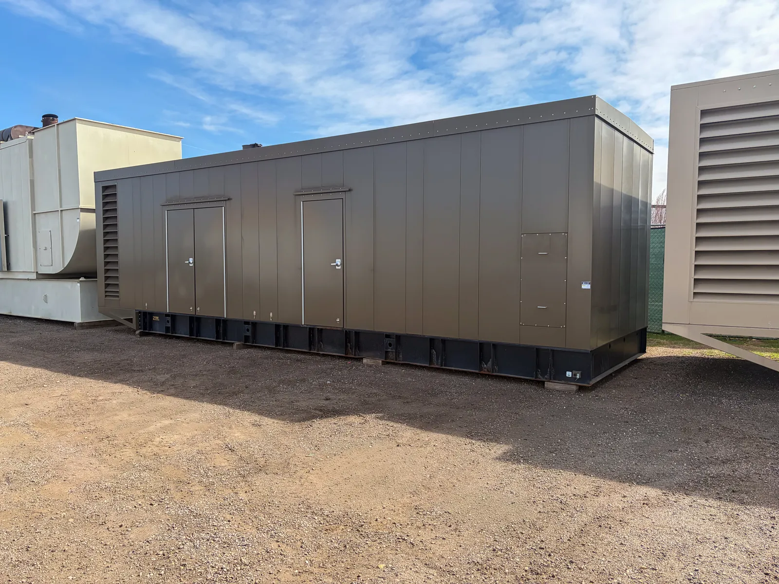 2 1500kw caterpillar industrial generator unit 093137 exterior
