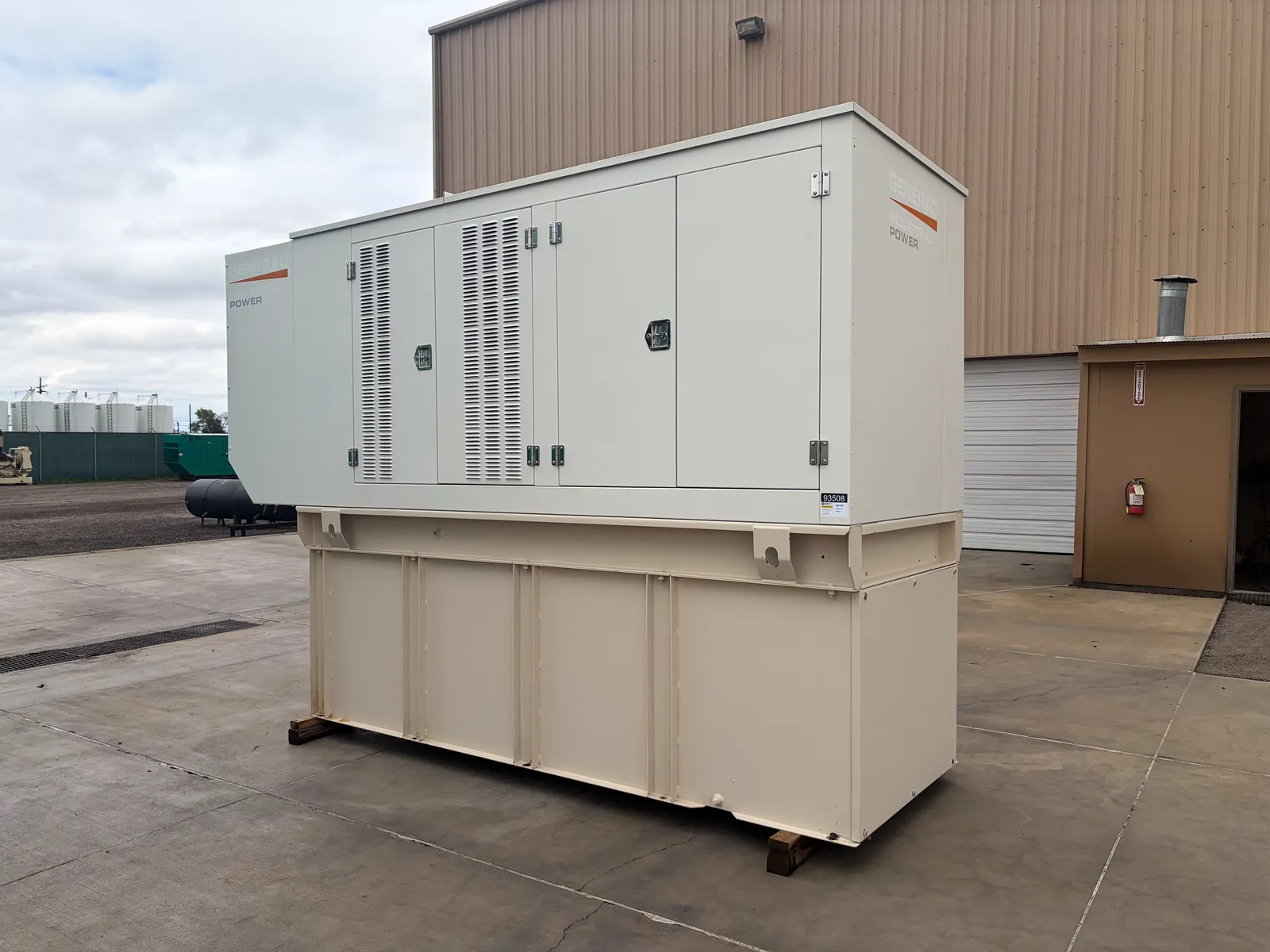 1 250kw generac industrial generator unit 093508 exterior