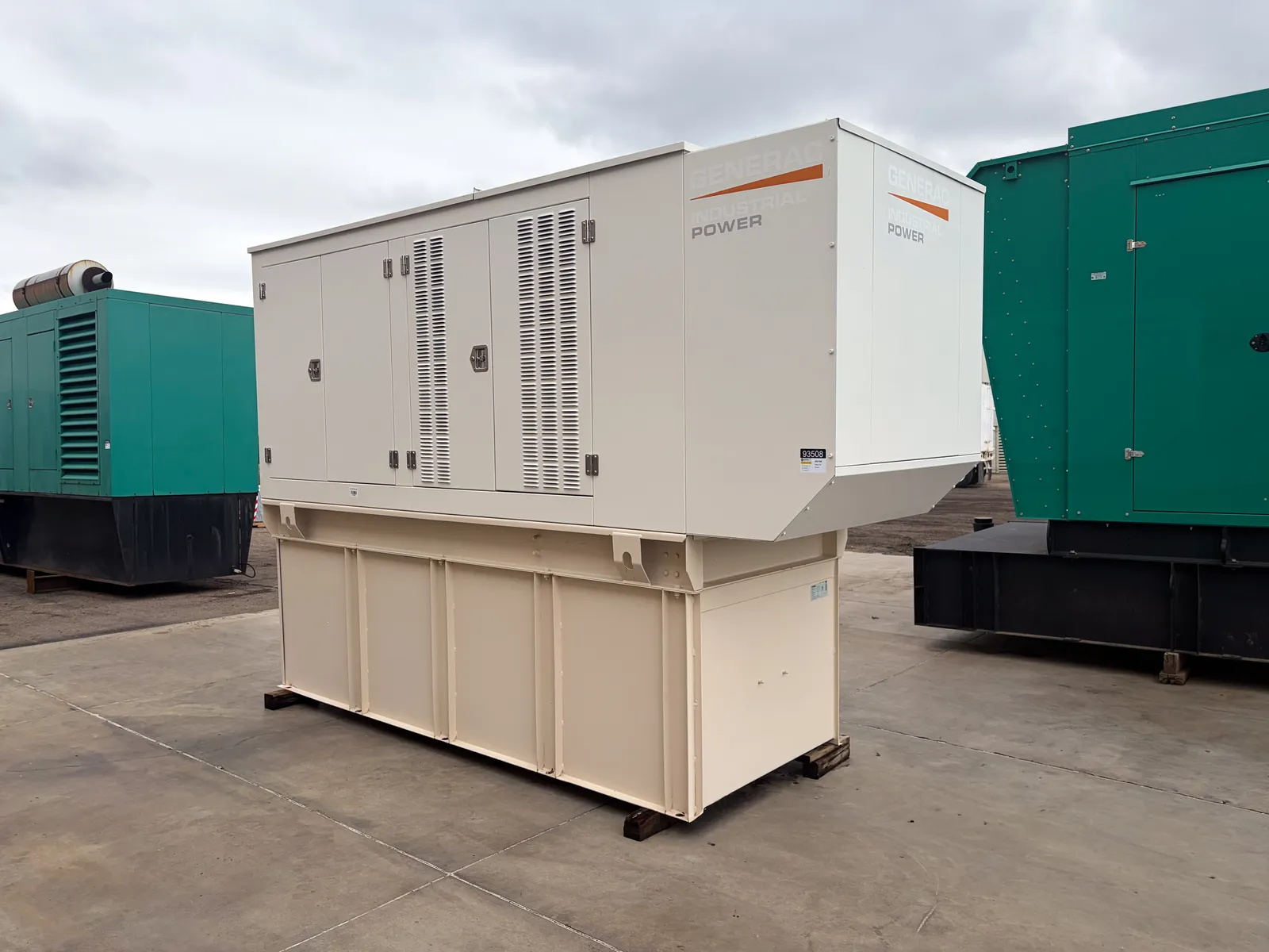 2 250kw generac industrial generator unit 093508 exterior