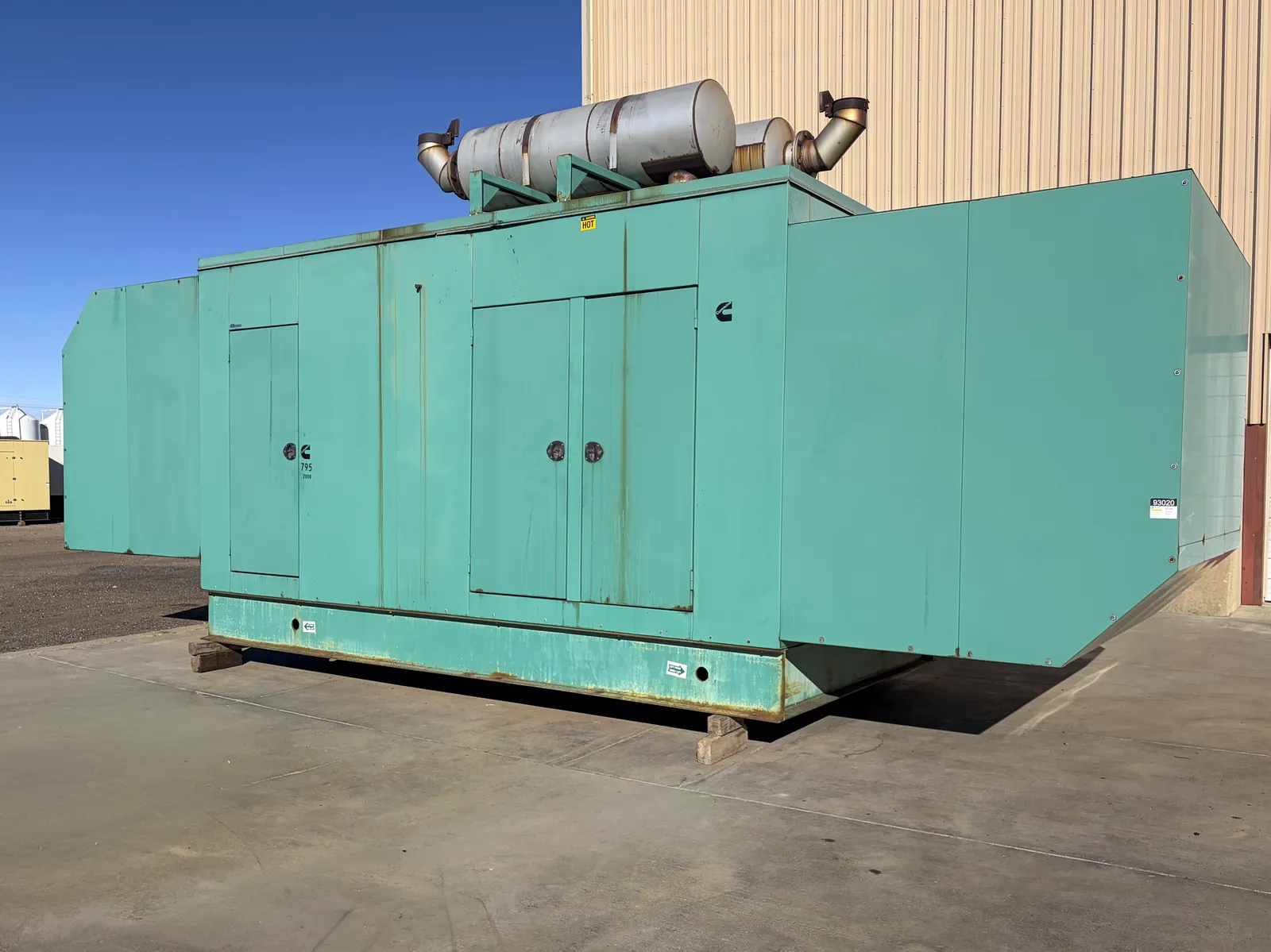 1 575kw cummins industrial generator unit 093020 exterior