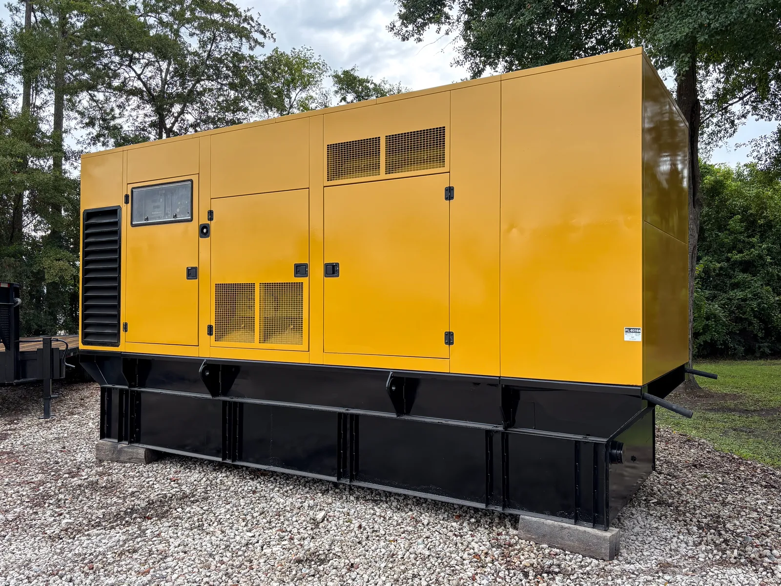 2 600kw caterpillar industrial generator unit 093164 exterior